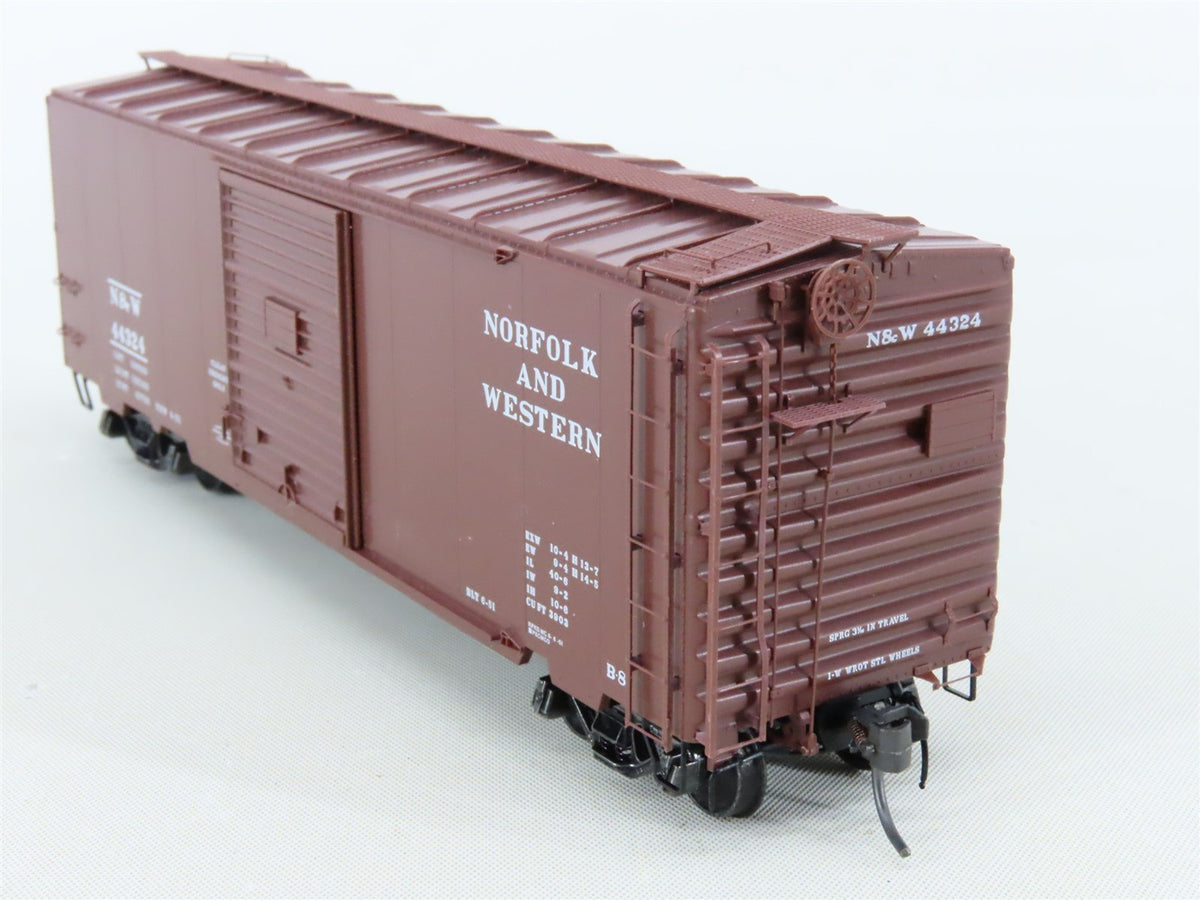 HO Scale Kadee #5001 N&amp;W Norfolk &amp; Western 40&#39; Single Door Box Car #44324