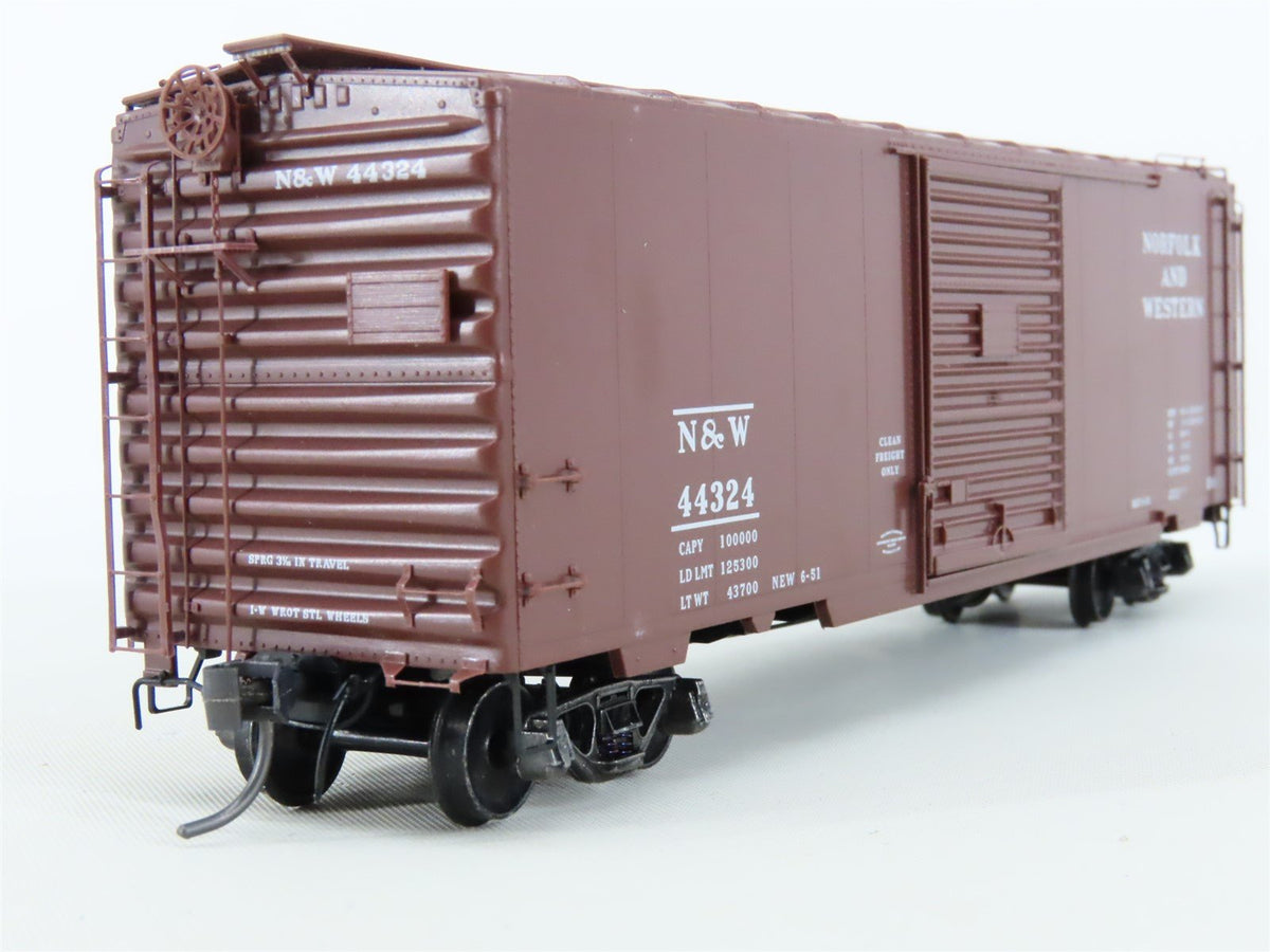 HO Scale Kadee #5001 N&amp;W Norfolk &amp; Western 40&#39; Single Door Box Car #44324