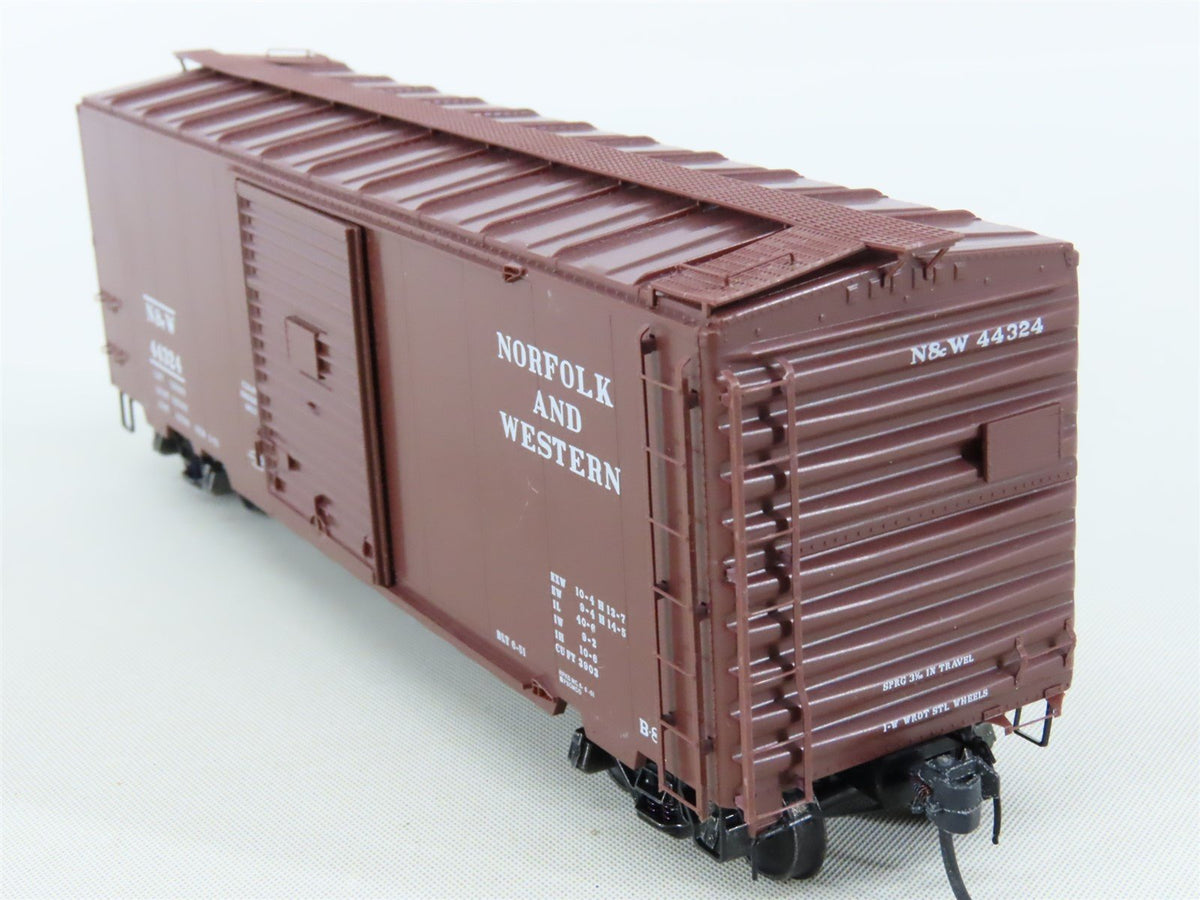 HO Scale Kadee #5001 N&amp;W Norfolk &amp; Western 40&#39; Single Door Box Car #44324