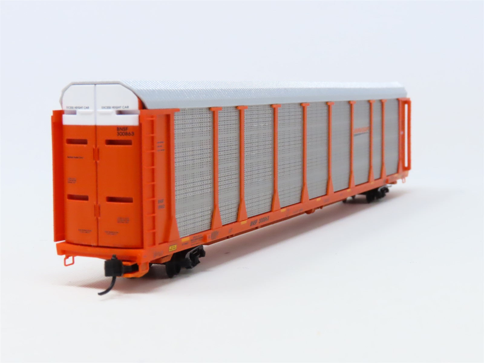 N Scale Micro-Trains MTL BNSF Orange 89' Tri-Level Enclosed Autorack #300863