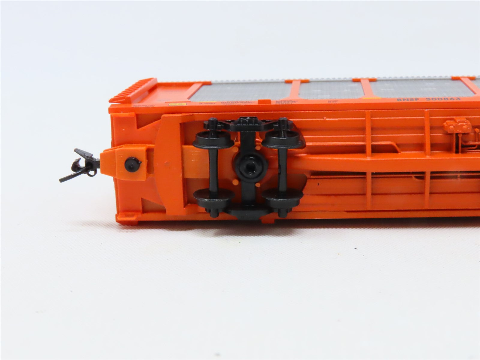 N Scale Micro-Trains MTL BNSF Orange 89' Tri-Level Enclosed Autorack #300863