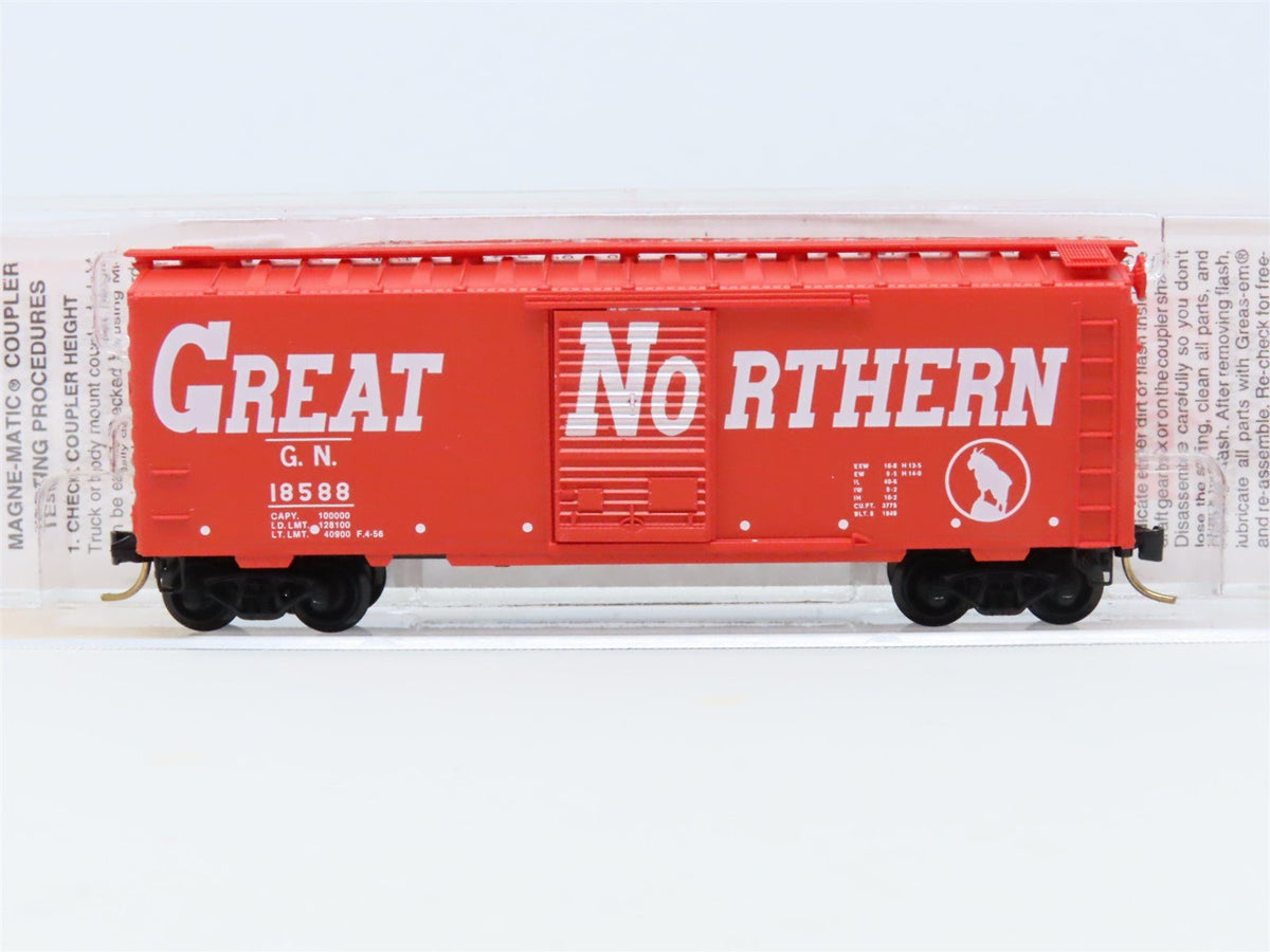 N Scale Micro-Trains MTL 20176 GN Great Northern Circus Train 40&#39; Box Car #18588