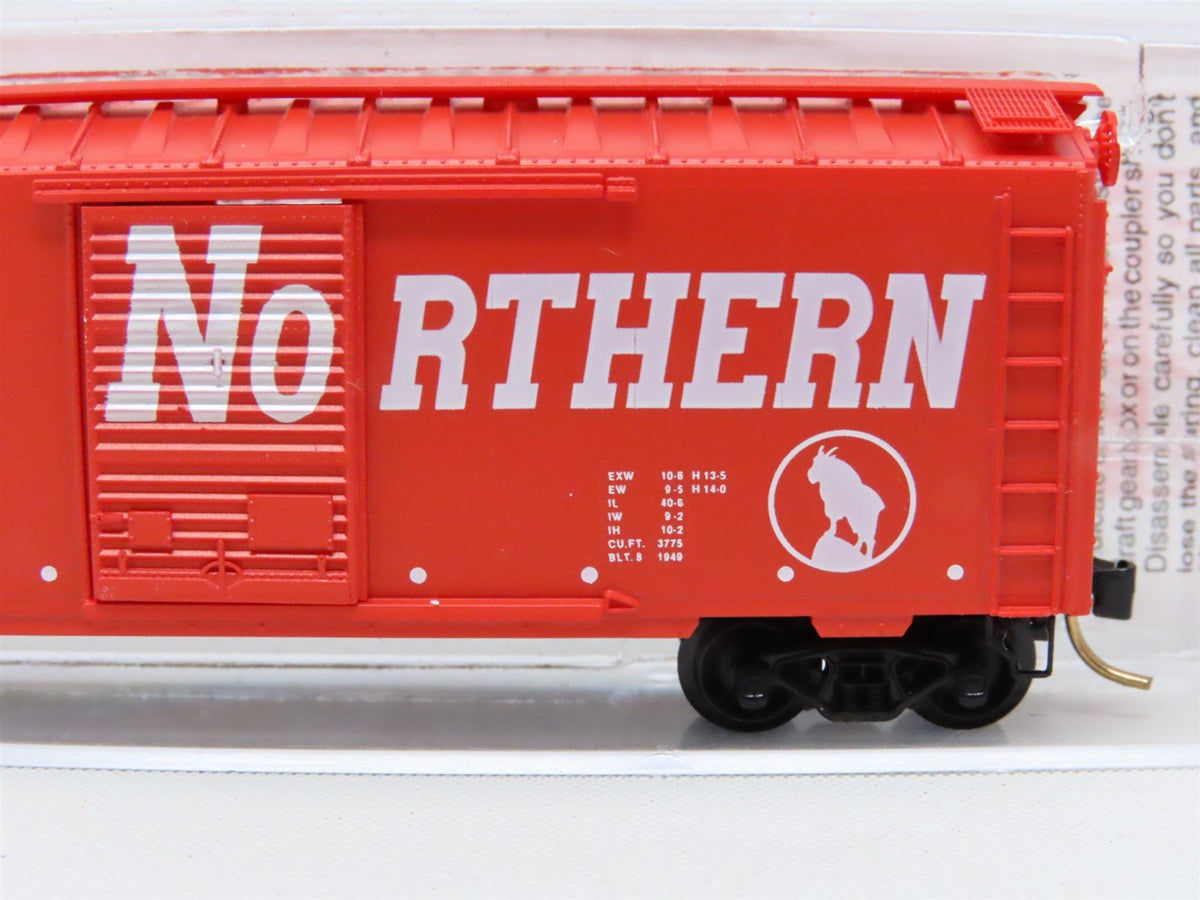 N Scale Micro-Trains MTL 20176 GN Great Northern Circus Train 40&#39; Box Car #18588