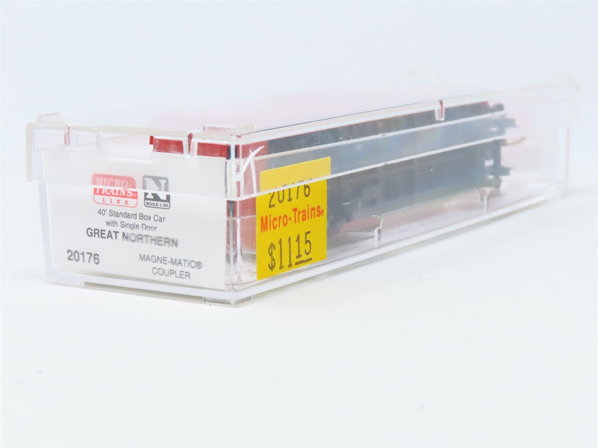 N Scale Micro-Trains MTL 20176 GN Great Northern Circus Train 40&#39; Box Car #18588