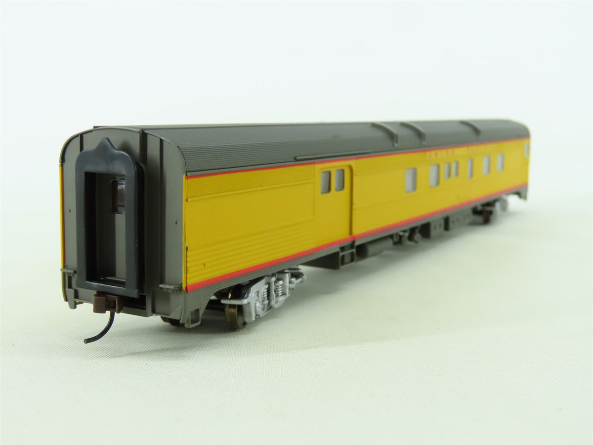 HO Scale Walthers 932-6474 UP Union Pacific 85&#39; Budd Baggage Dormitory Passenger