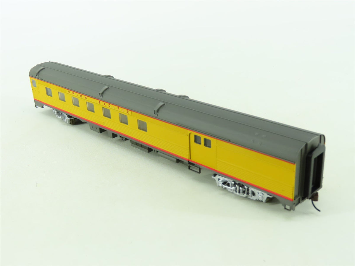 HO Scale Walthers 932-6474 UP Union Pacific 85&#39; Budd Baggage Dormitory Passenger