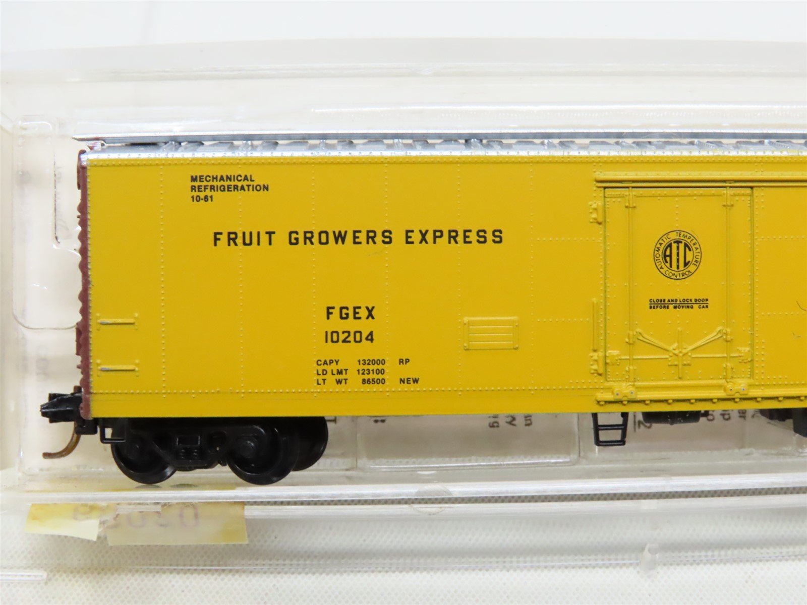 N Scale Micro-Trains MTL 69020 FGEX Fruit Growers 51' Mech Reefer Car #10204