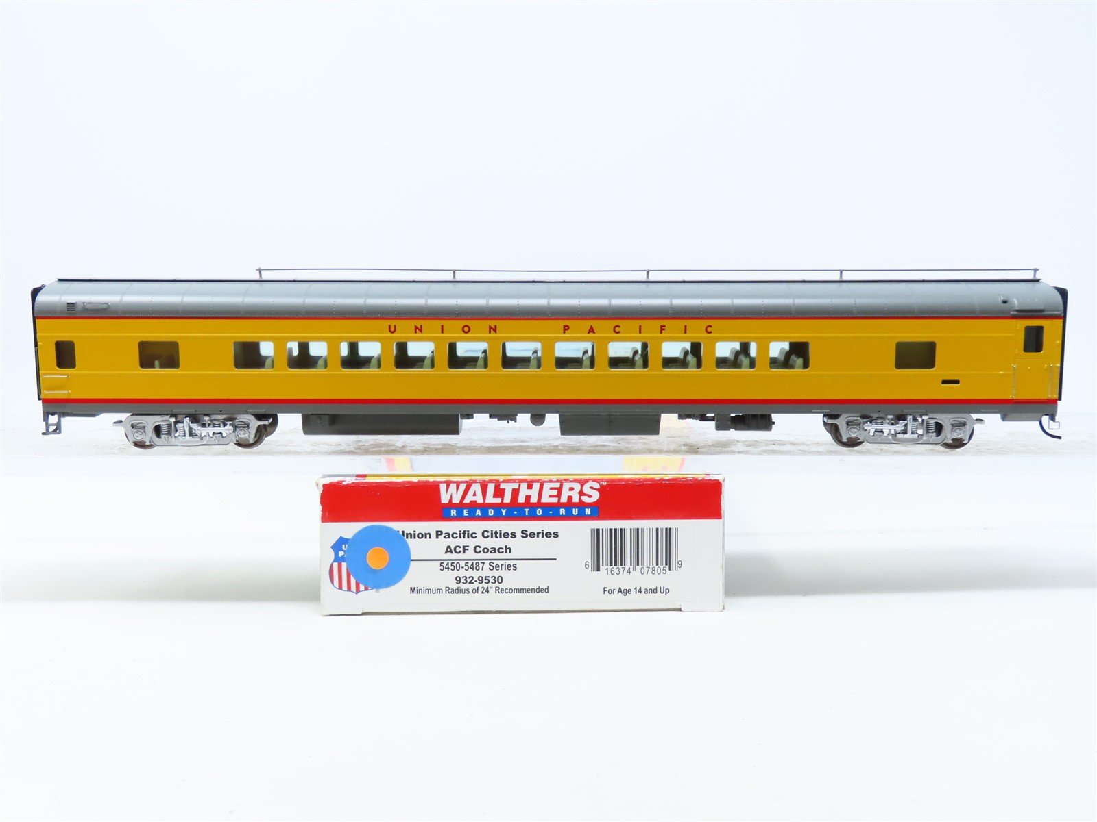 HO Walthers First Edition #932-9530 UP Union Pacific ACF Coach Passenger w/COA