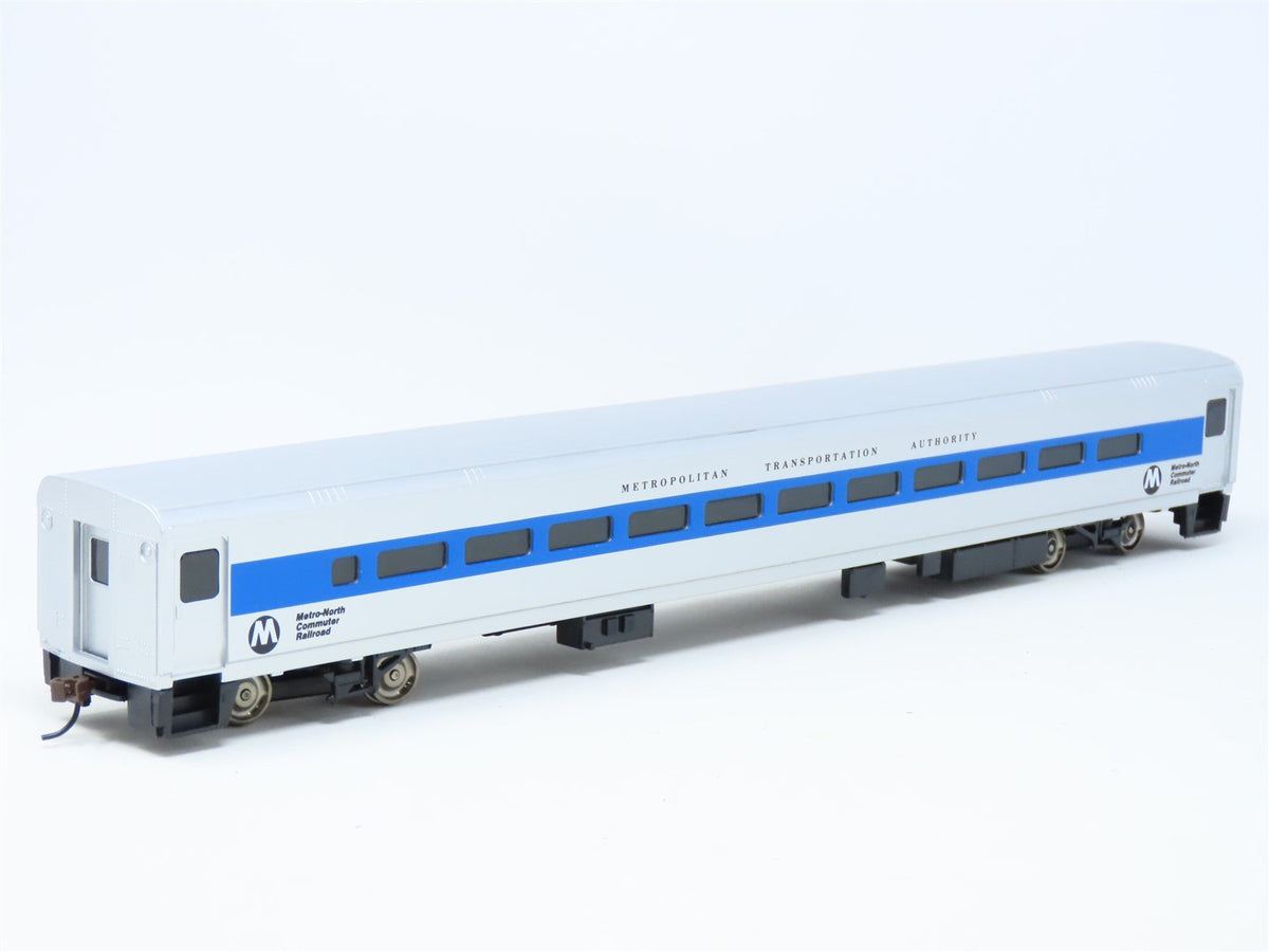 HO Walthers #932-6074 Metro-North 85&#39; Horizon Fleet Commuter Coach Passenger