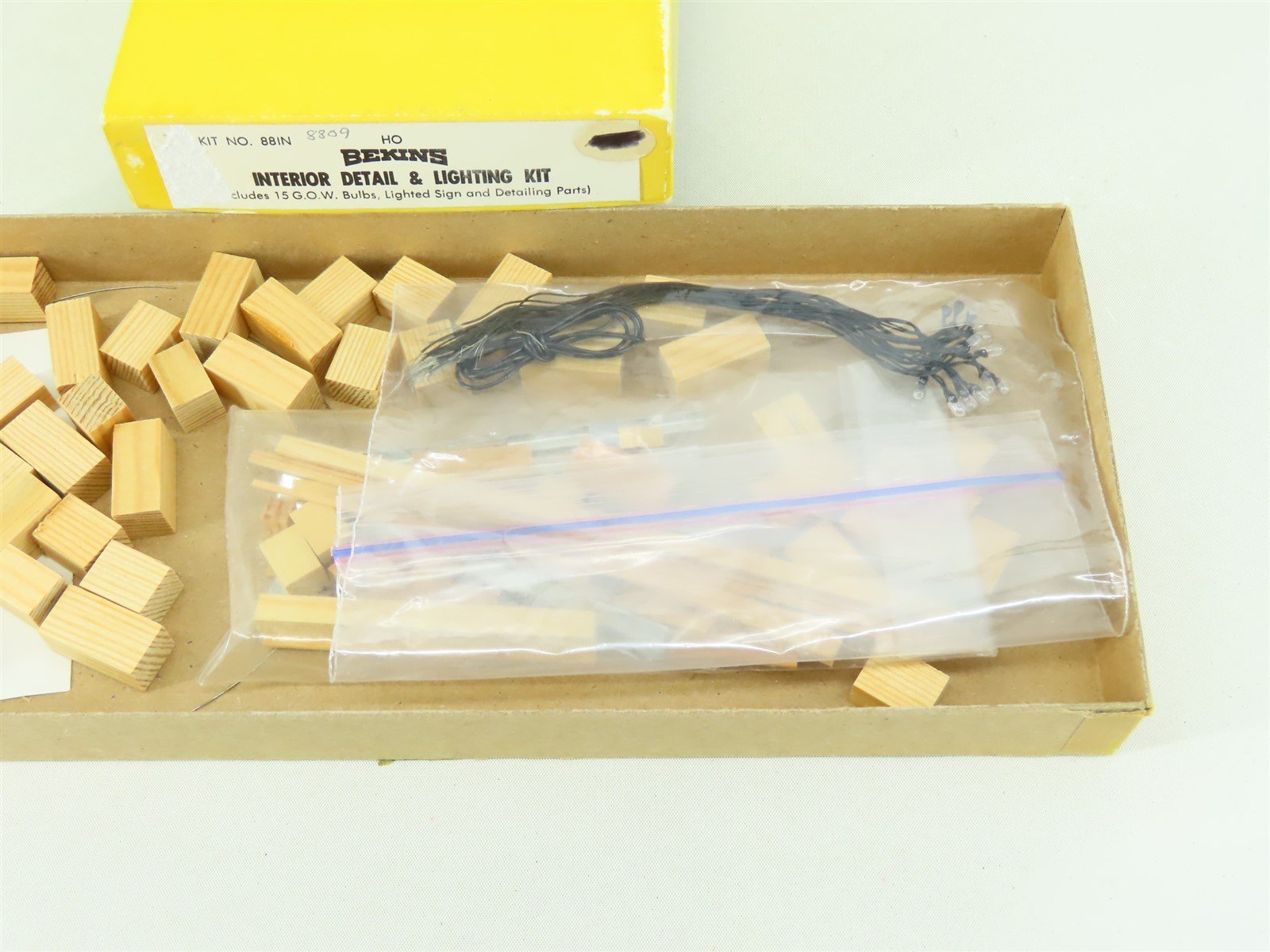 HO 1/87 Scale California Model Co. Kit #88IN Bekins Interior Detail & Lighting