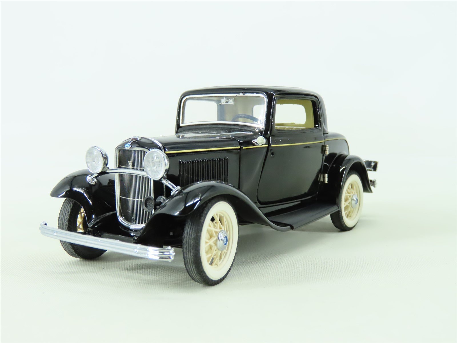 G Scale Franklin Mint #B11TQ11 Die-Cast Vehicle 1932 Ford Deuce Coupe - Black