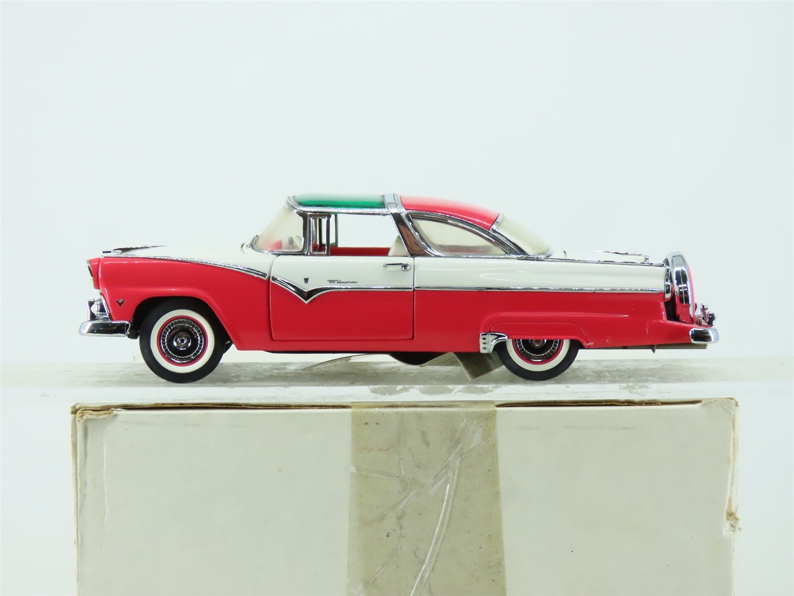 1:24 Scale Franklin Mint #B11TQ13 Die-Cast 1955 Ford Crown Victoria