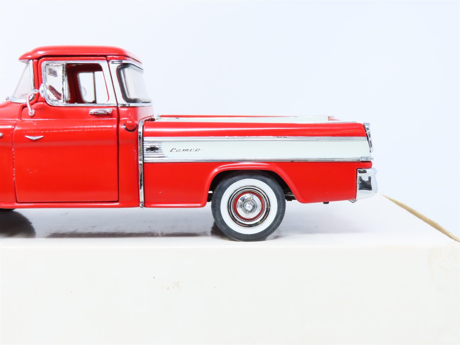 1/24 Scale Danbury Mint Die-Cast 1957 Chevrolet Cameo Carrier Pickup T -  Model Train Market