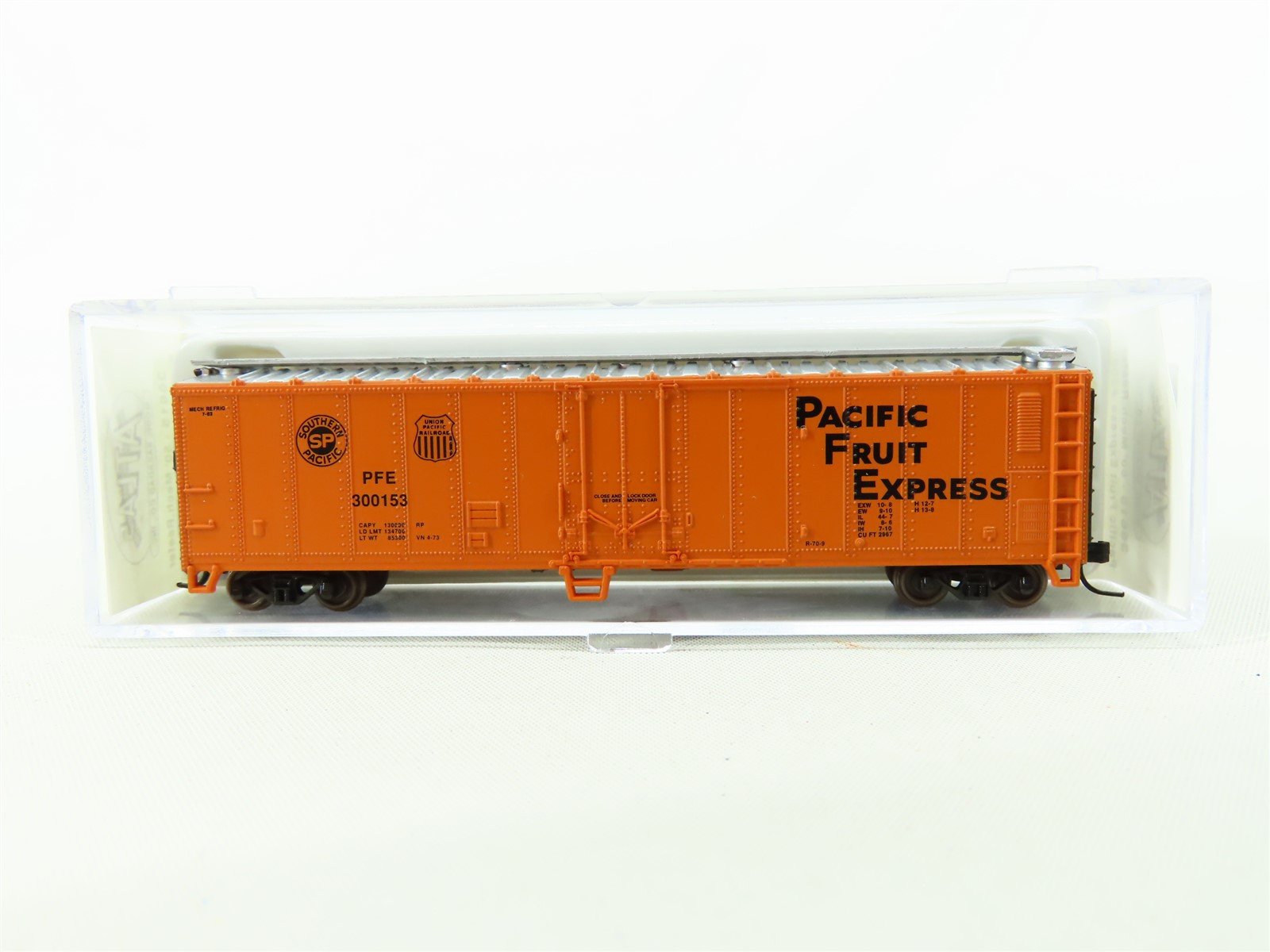 N Scale Atlas 36615 PFE Pacific Fruit Express 50' Mech Reefer Car #300153