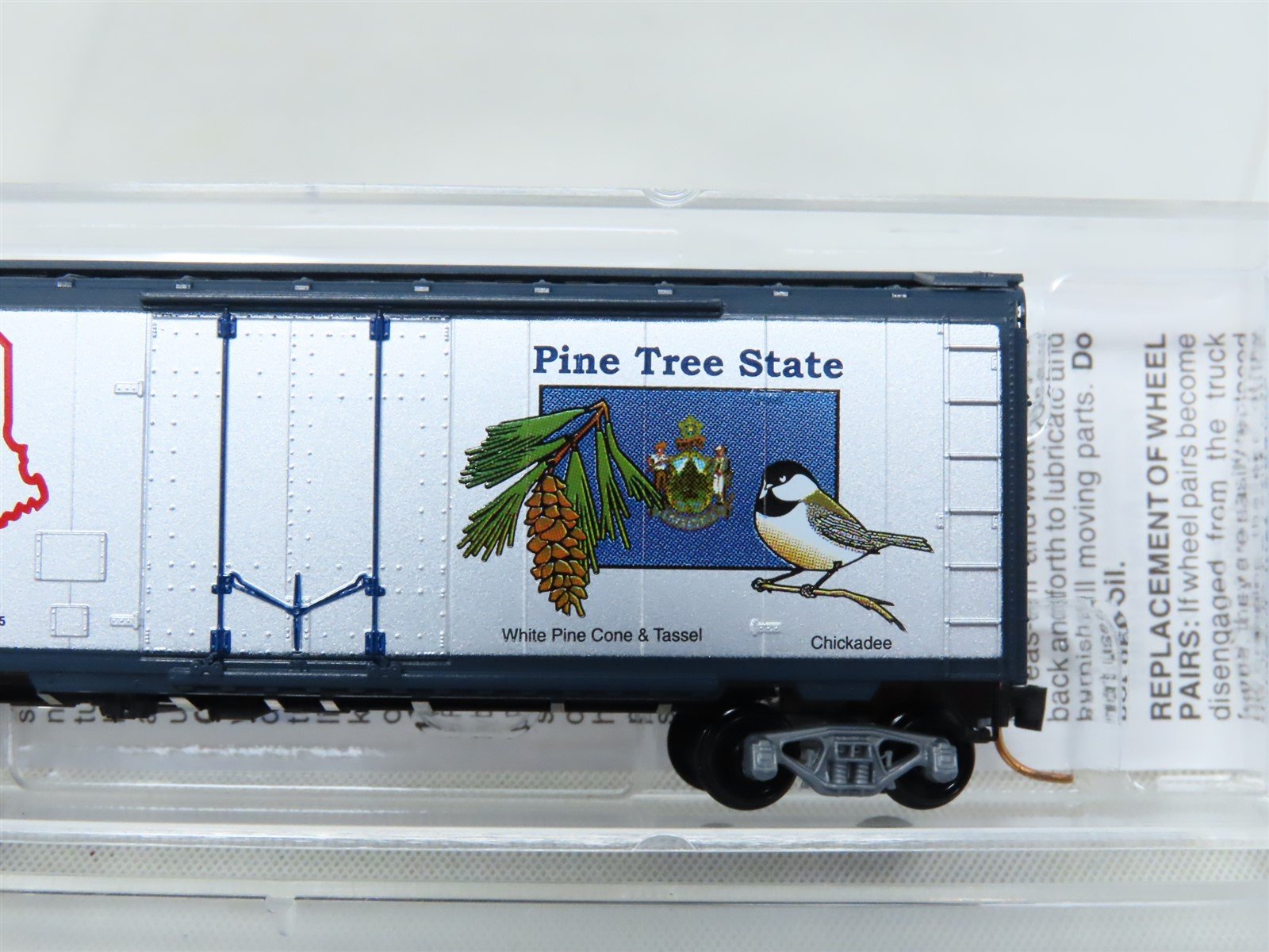 N Scale Micro-Trains MTL 02100394 ME Maine State 40' Plug Door Box Car #1820