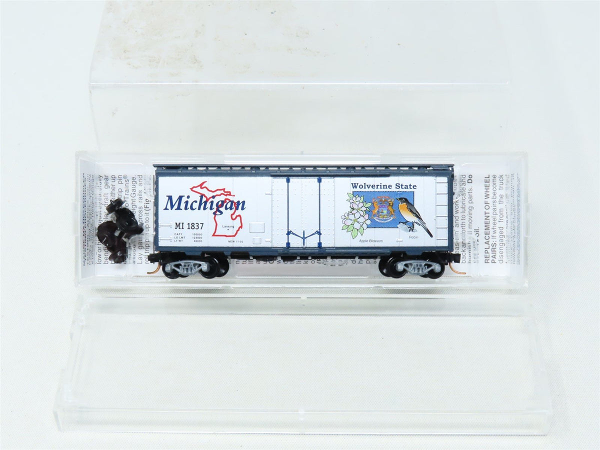 N Scale Micro-Trains MTL 02100395 MI Michigan State 40&#39; Plug Door Box Car #1837