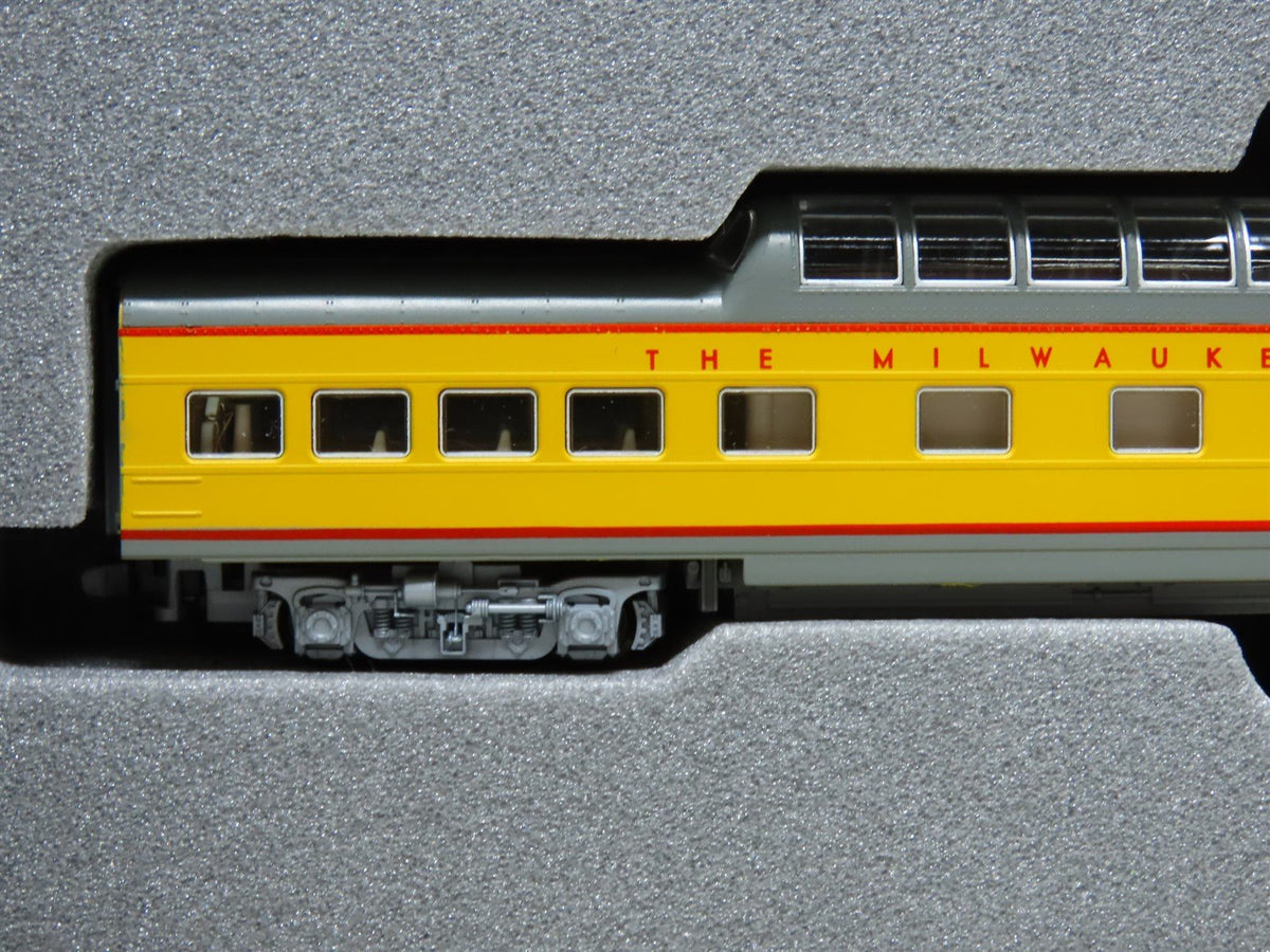 N Kato #106-022 MILW Milwaukee Road/Streamliner Smoothside 4-Car Passenger Set