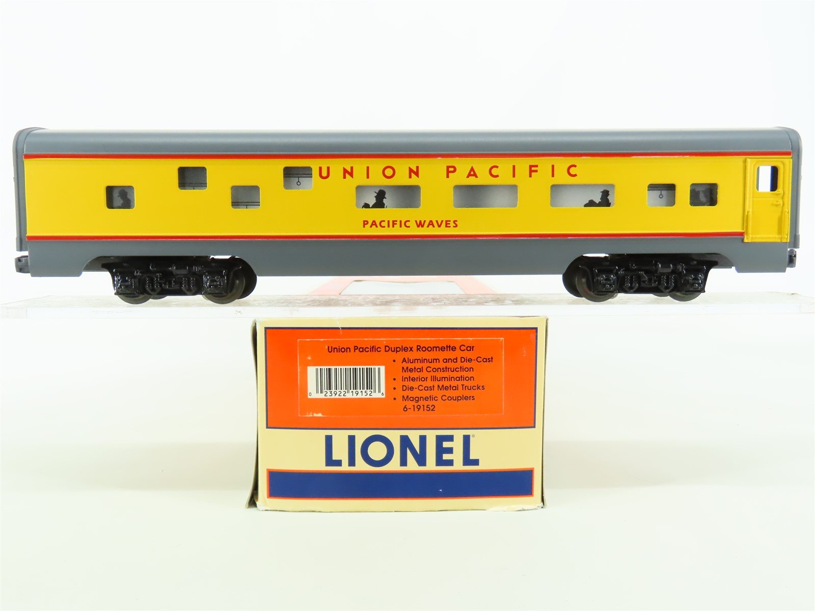 O Gauge 3-Rail Lionel 6-19152 UP Duplex Roomette Passenger Car "Pacific Waves"