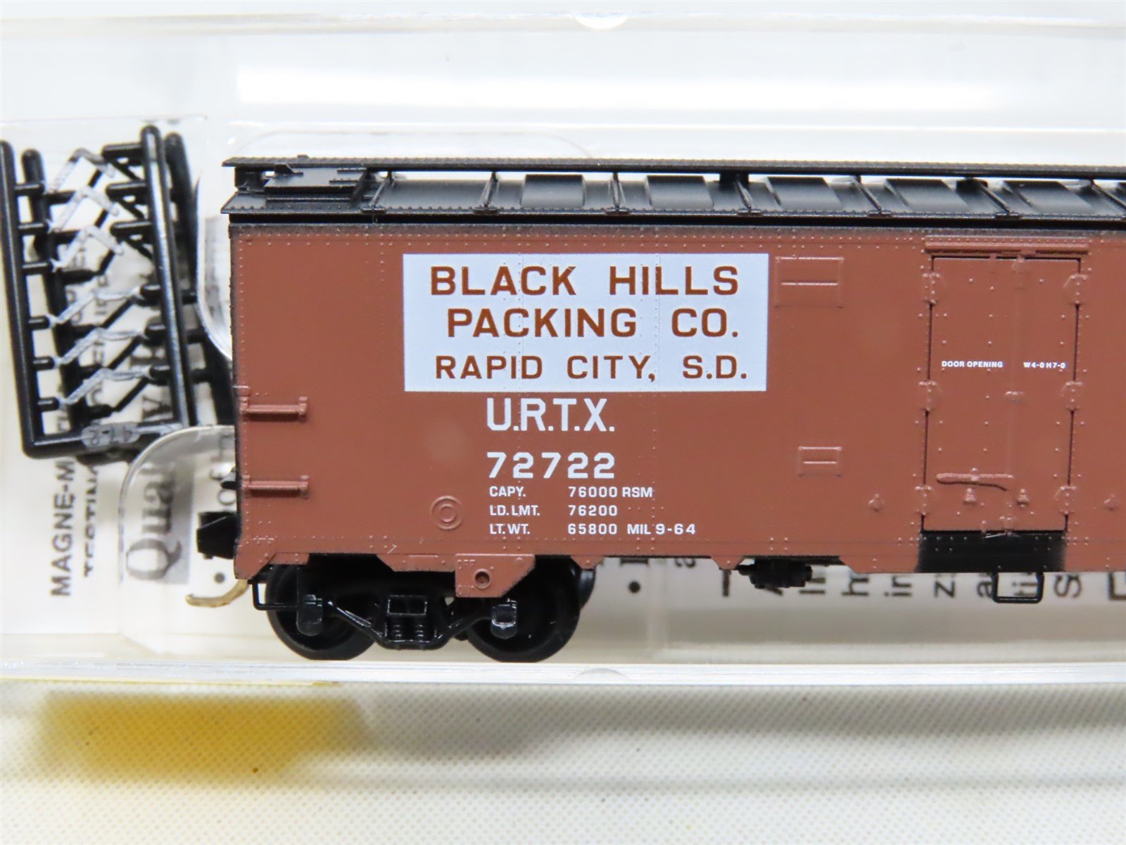N Scale Micro-Trains MTL 59530 URTX Black Hills Packing 40' Ice Reefer #72722