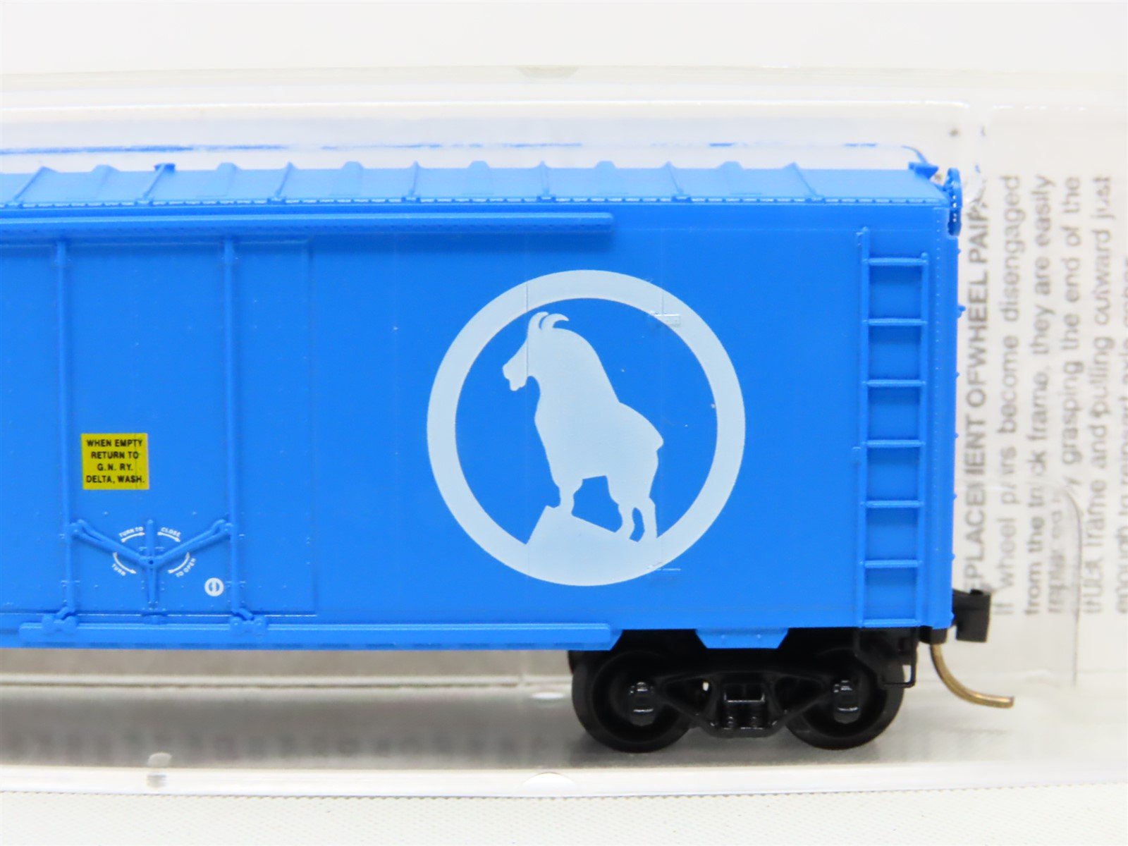 N Scale Micro-Trains MTL 74030 GN Big Sky Blue 40' Plug Door Box Car #6646