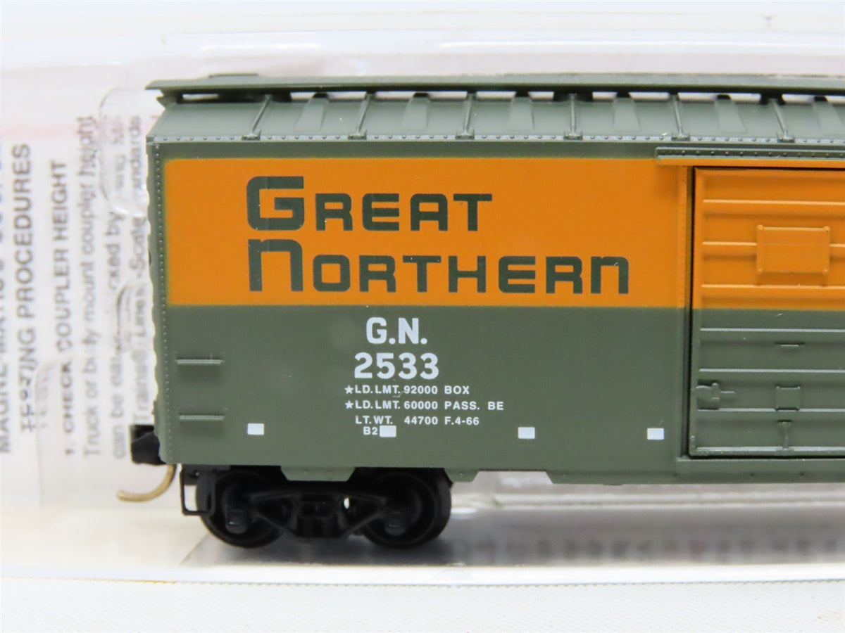 N Scale Micro-Trains MTL 20226 GN Great Northern 40&#39; Single Door Box Car #2533