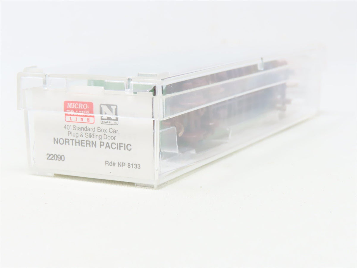 N Micro-Trains MTL 22090 NP Northern Pacific 40&#39; Combination Door Box Car #8133