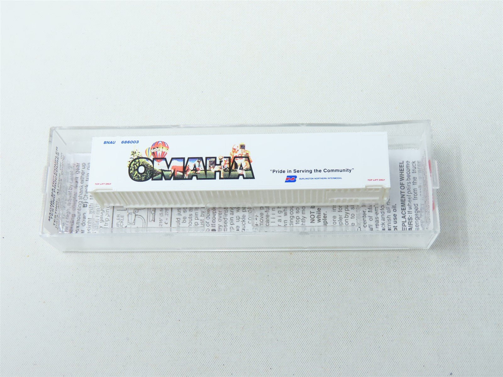 N Scale Micro-Trains MTL Deluxe Innovations #81720 BNAU 48' Container - Omaha