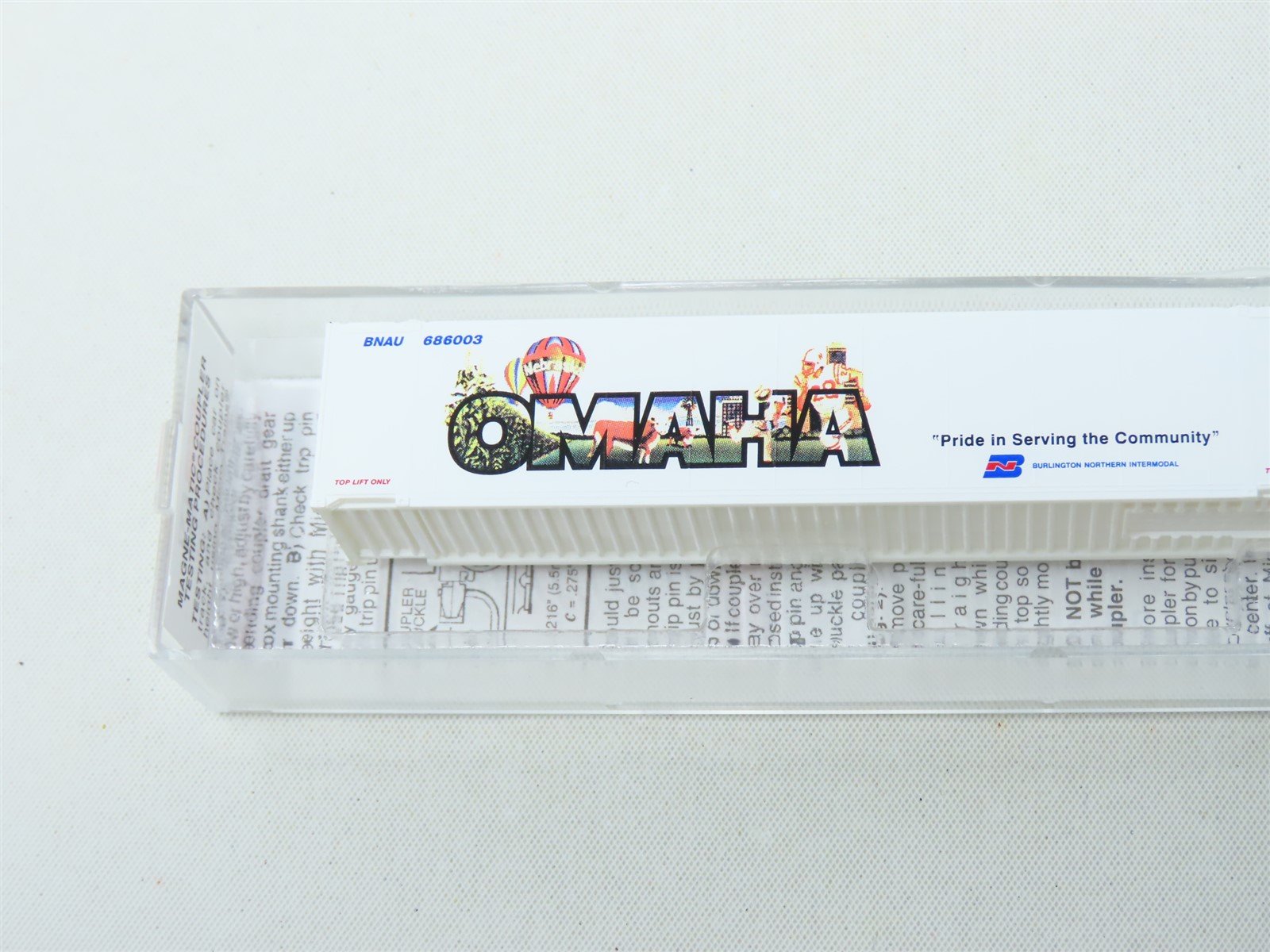 N Scale Micro-Trains MTL Deluxe Innovations #81720 BNAU 48' Container - Omaha