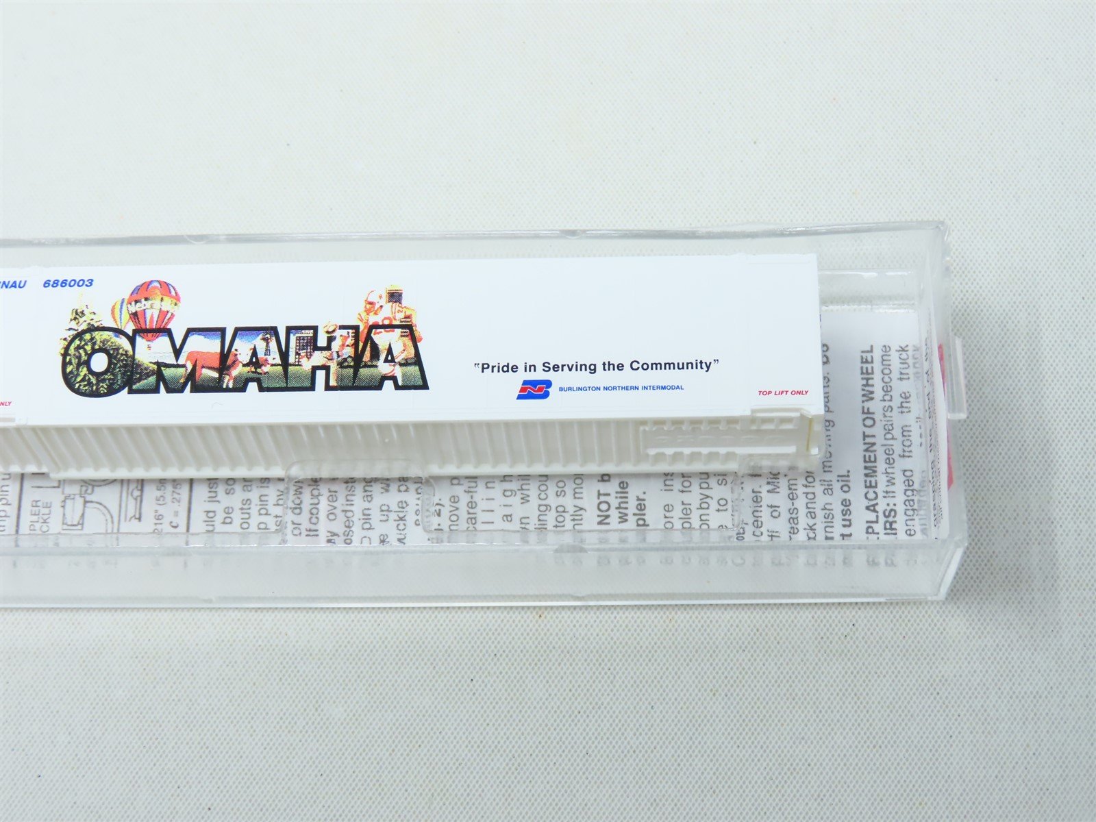 N Scale Micro-Trains MTL Deluxe Innovations #81720 BNAU 48' Container - Omaha