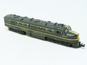 N Scale Con-Cor 2402 NH New Haven DL109 Diesel Locomotive #0700