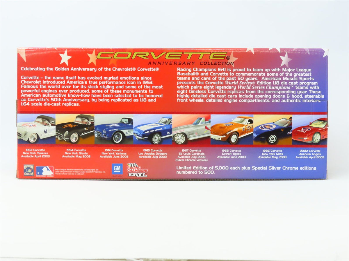 1:18 RC2 American Muscle Sports 33457 1961 Corvette Yankees World Series Edition