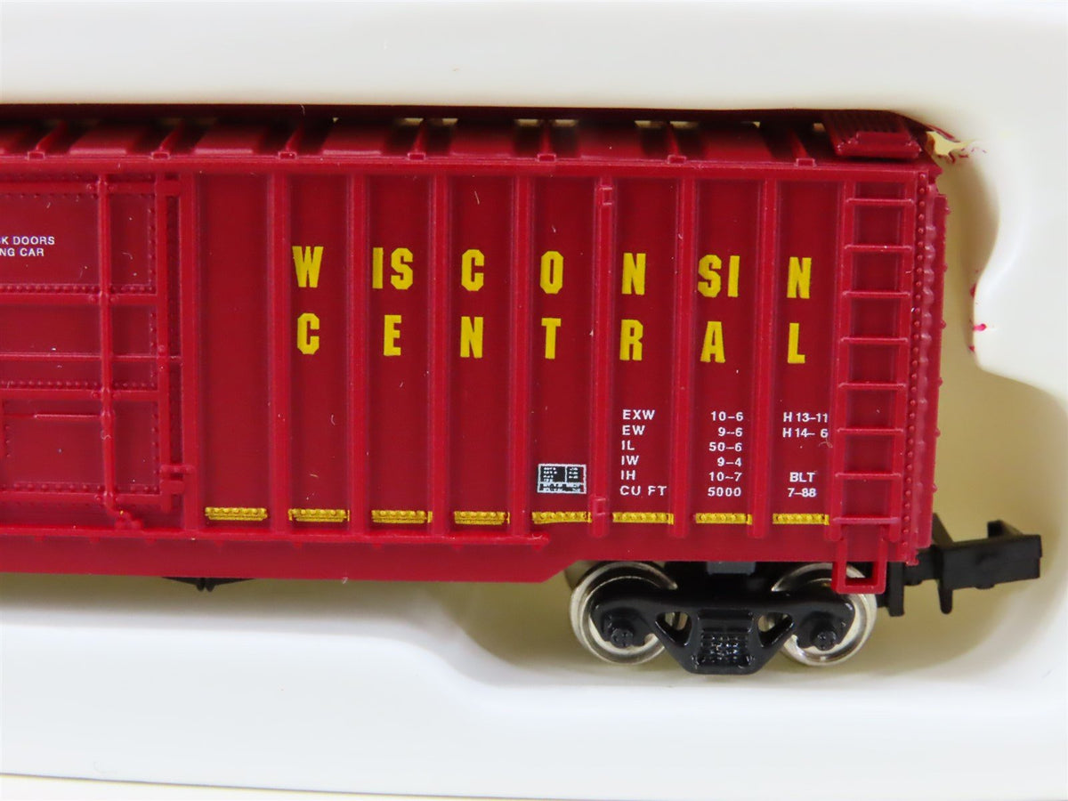 N Scale Con-Cor 001-147109 WC Wisconsin Central 50&#39; Exterior Post Box Car #16028