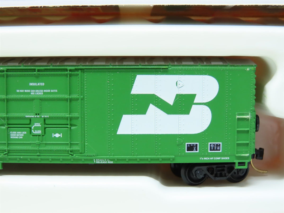 N Scale Con-Cor 0001-001861 BN Burlington Northern 50&#39; Ribbed Reefer #748833