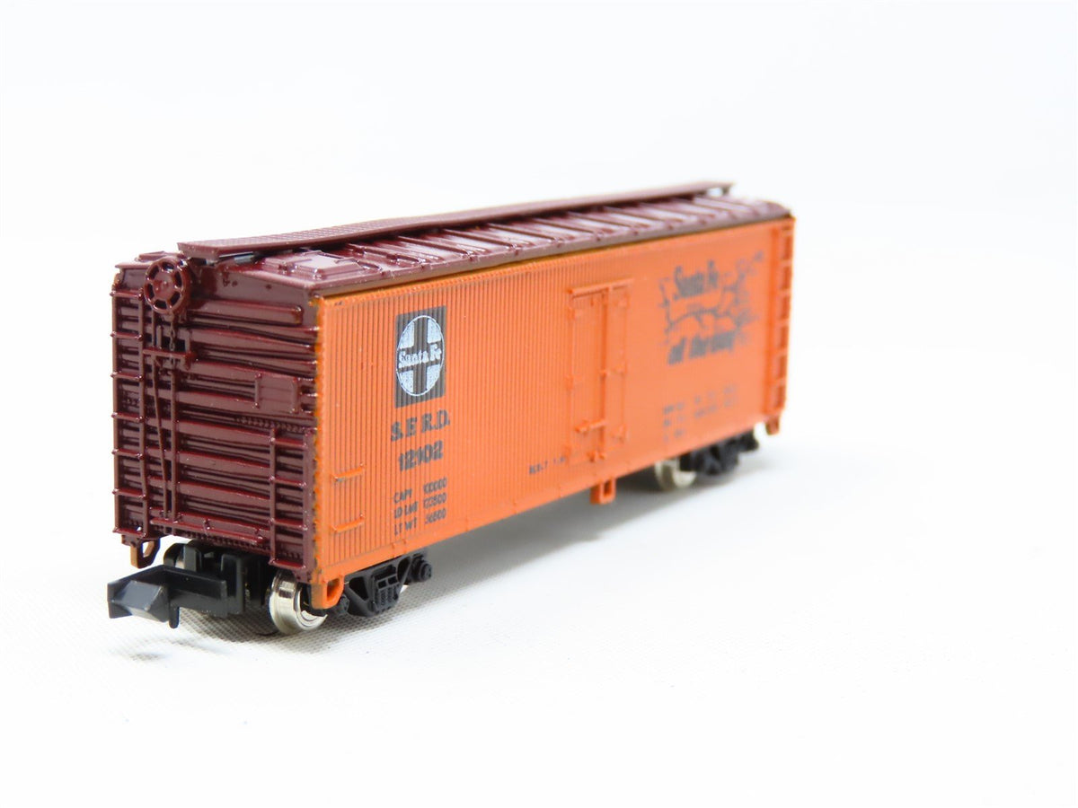 N Scale Con-Cor 1352E SFRD Santa Fe &quot;Super Chief&quot; 40&#39; Wood Reefer #12102