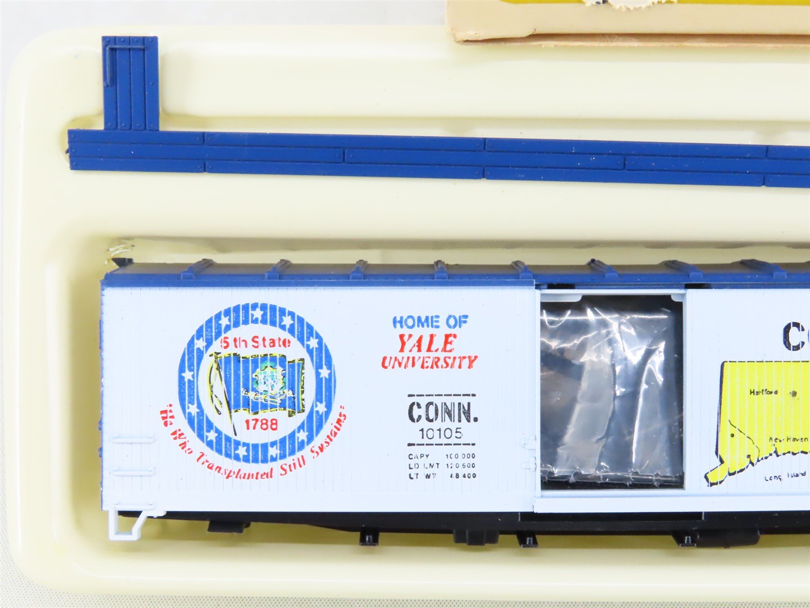 HO Scale Train-Miniature Kit 2016 CONN Connecticut Commemorative Boxcar #10105