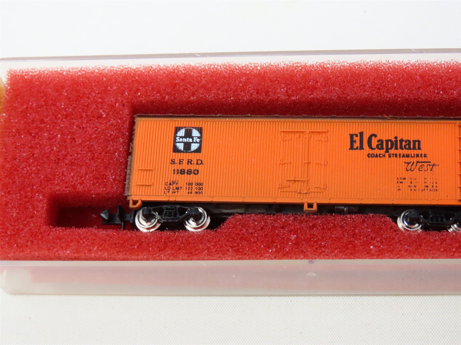 N Scale Con-Cor 0001-01352A ATSF Santa Fe 'El Capitan' 40' Wood Reefer #11880