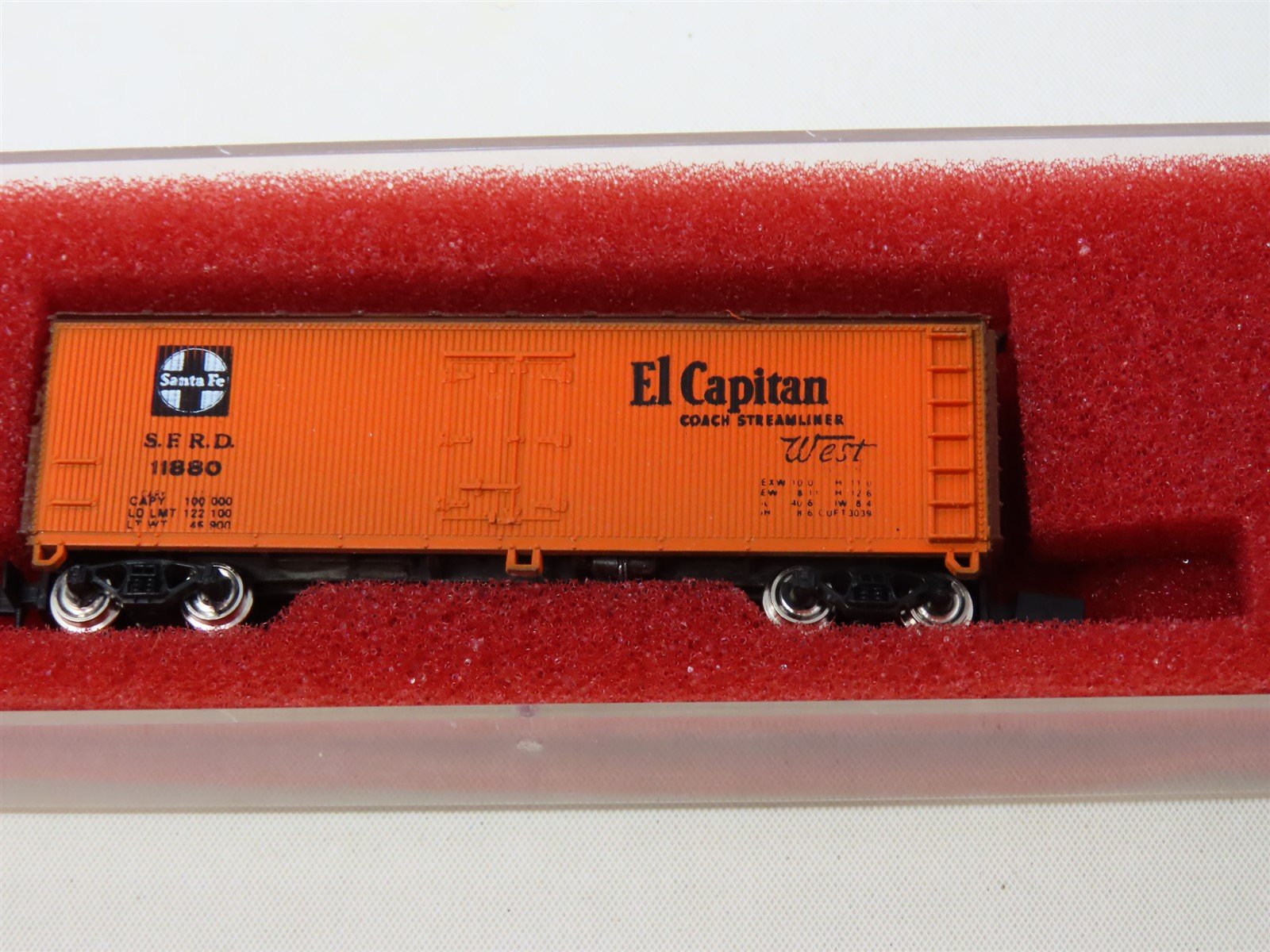 N Scale Con-Cor 0001-01352A ATSF Santa Fe 'El Capitan' 40' Wood Reefer #11880