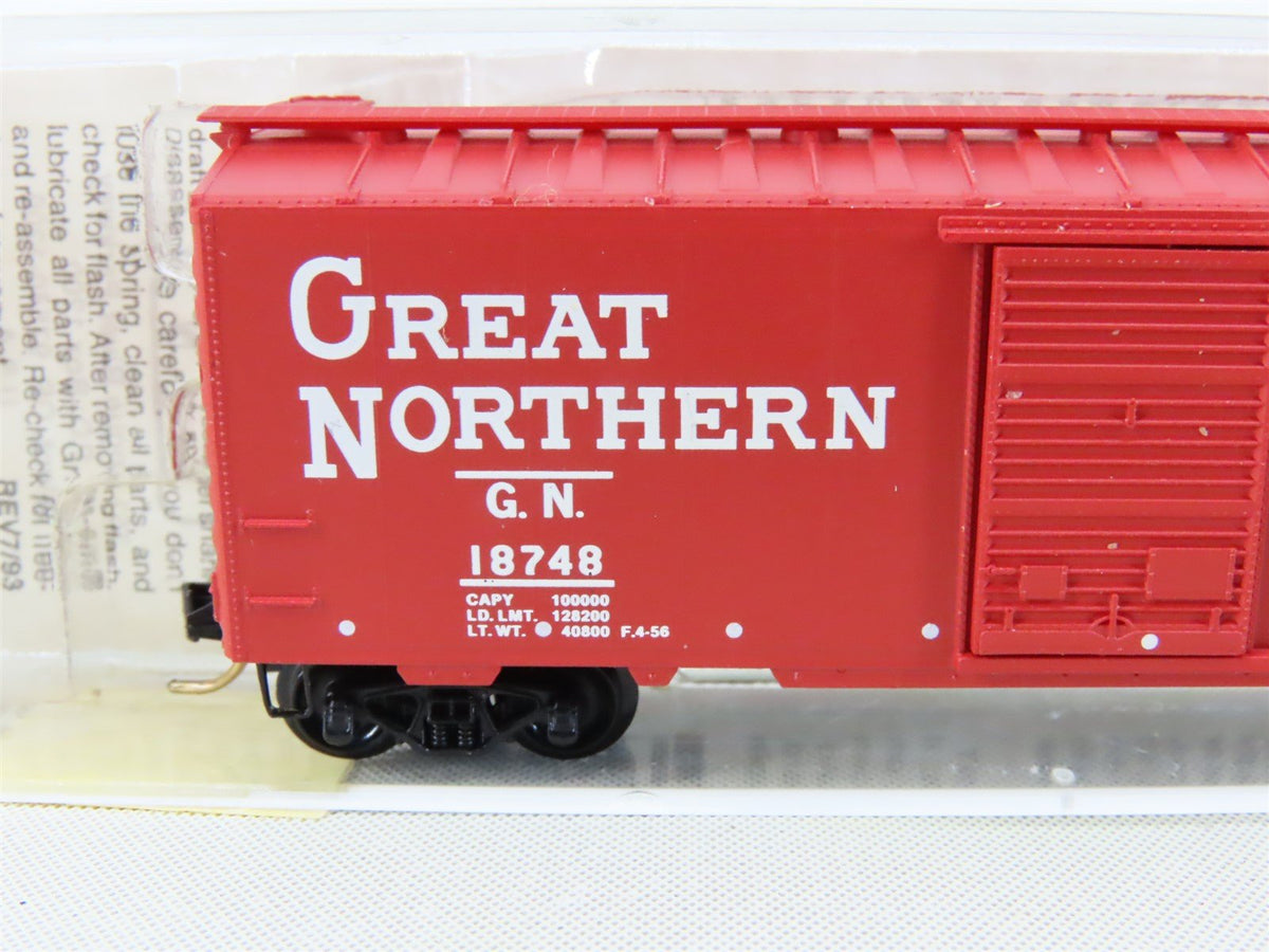 N Scale Micro-Trains MTL 20156 GN Great Northern &quot;Circus&quot; 40&#39; Box Car #18748