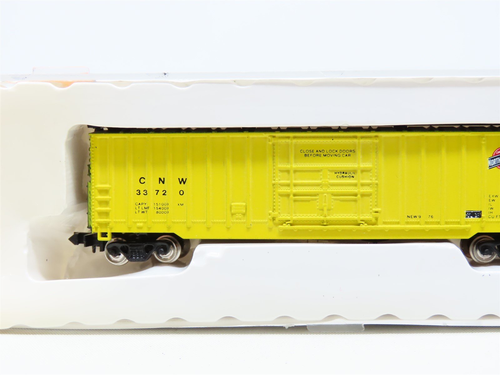 N Scale Con-Cor 001-147101 CNW Chicago North Western 50' Box Car #33720