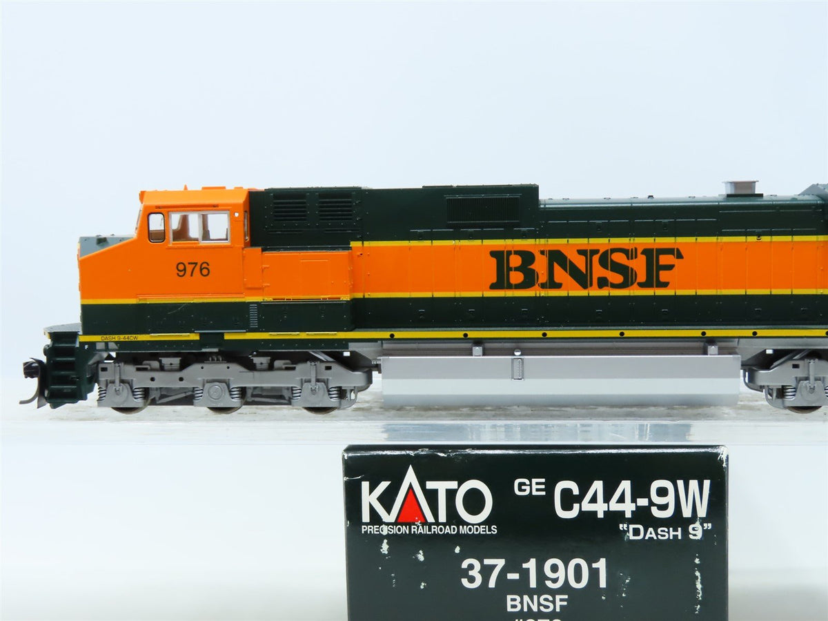 HO Scale KATO 37-1901 BNSF Railway GE C44-9W &quot;Dash 9&quot; Diesel #976 w/DCC