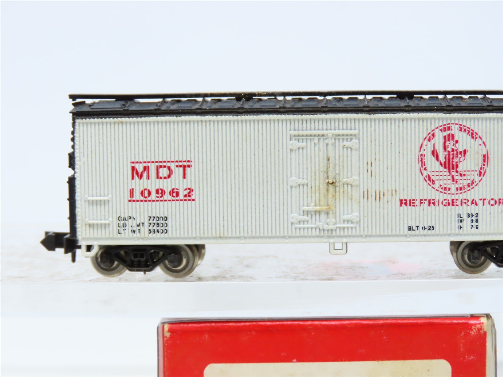 N Scale Con-Cor 1353 MDT New York Central Early Bird Service 40' Reefer #10962