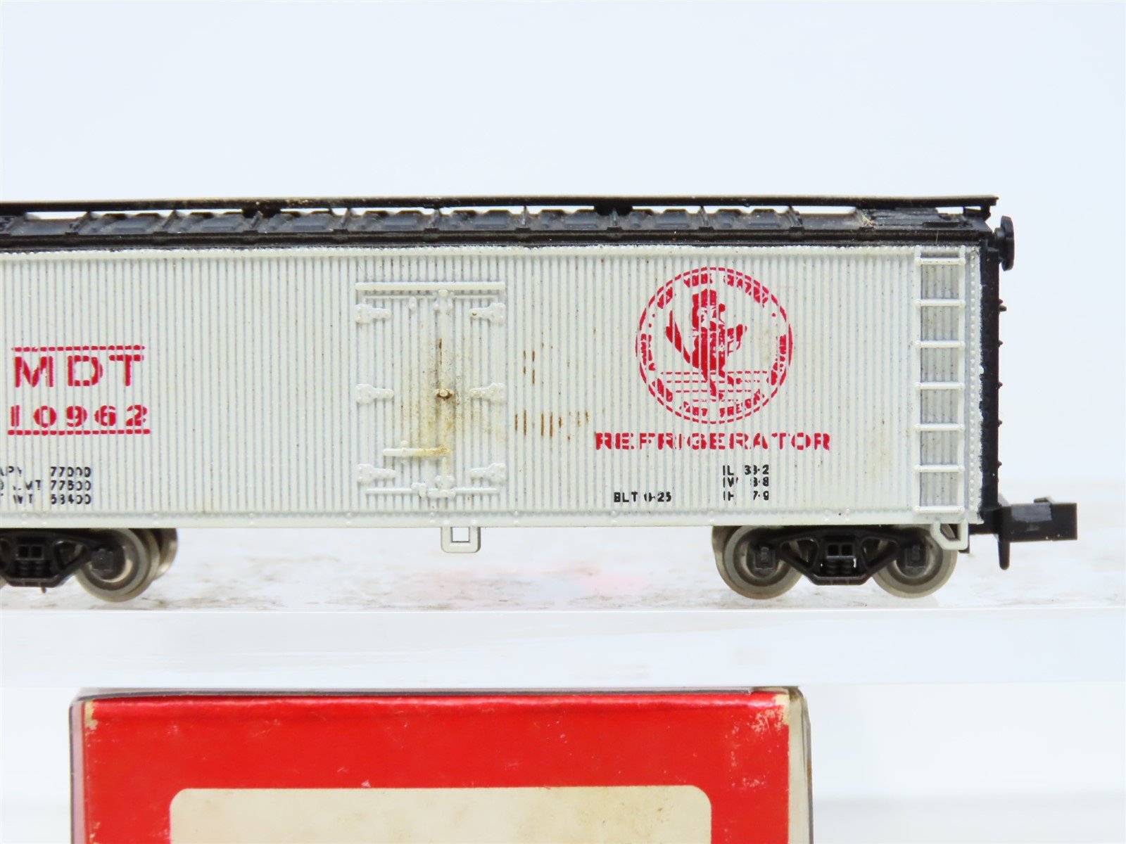 N Scale Con-Cor 1353 MDT New York Central Early Bird Service 40' Reefer #10962