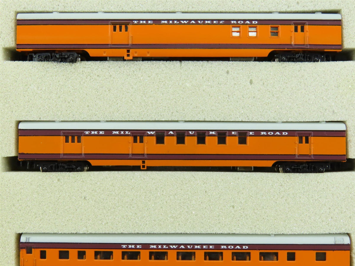 N Con-Cor Special Premiere MILW &quot;Olympian Hiawatha&quot; DL-109 Diesel Passenger Set