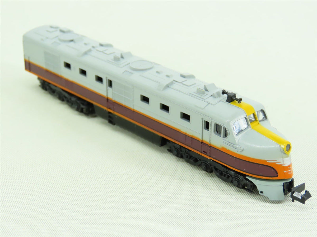 N Con-Cor Special Premiere MILW &quot;Olympian Hiawatha&quot; DL-109 Diesel Passenger Set