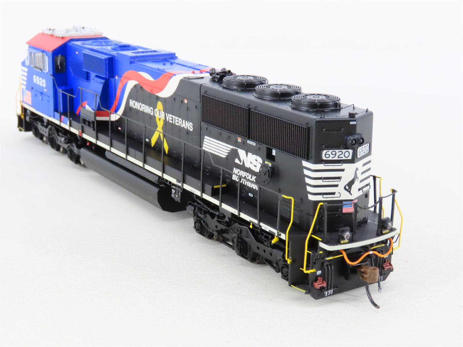 HO Athearn Genesis ATHG65254 NS Veteran's Unit SD60E Diesel #6920 w/DCC & Sound
