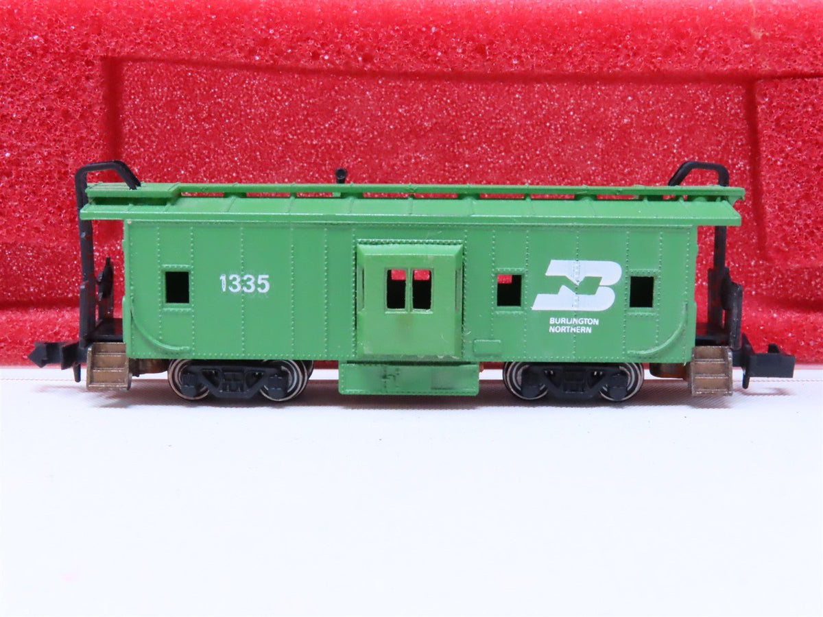 N Scale Con-Cor 0001-01251F BN Burlington Northern Bay Window Caboose #1335