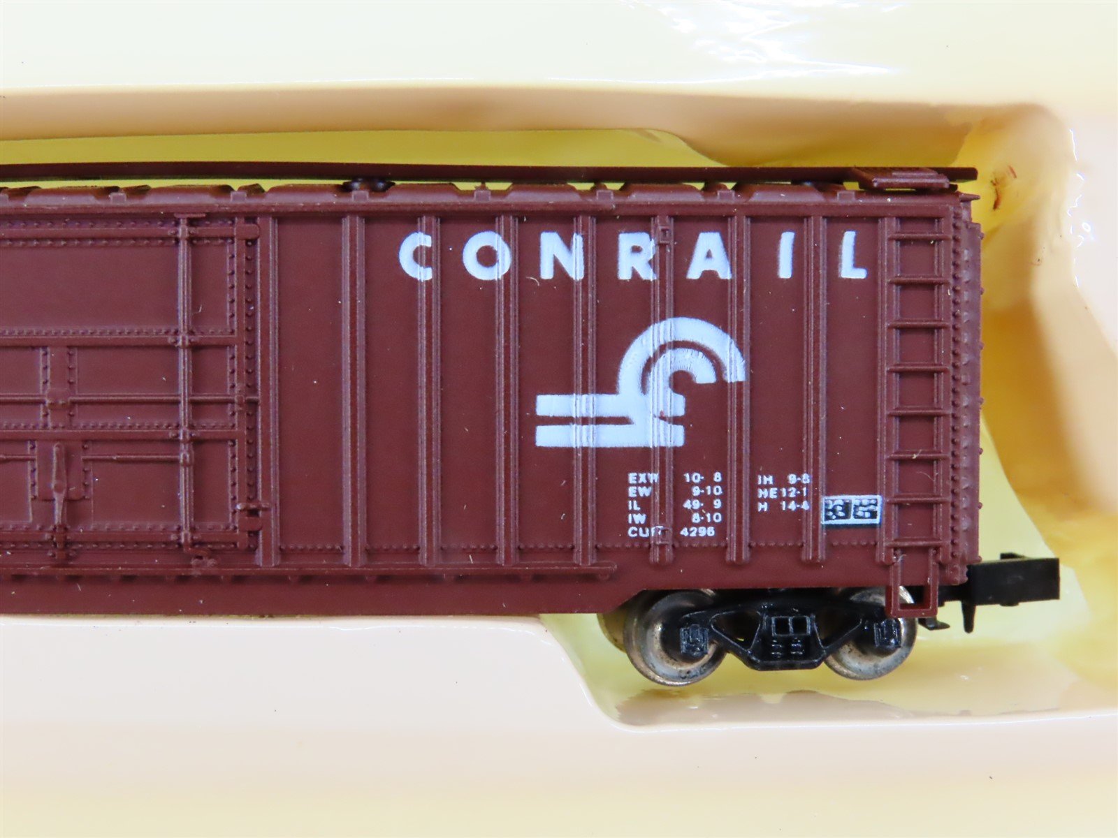 N Scale Con-Cor 0001-01471P CR Conrail 50' Rib Side Box Car #361670