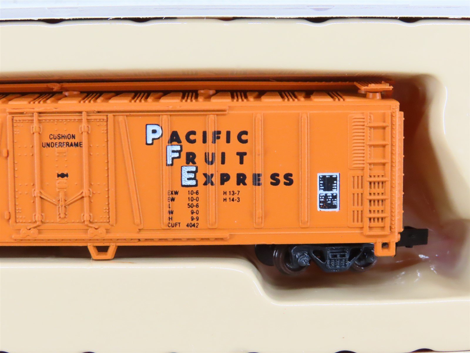 N Con-Cor 0001-001870 SPFE UP SP Pacific Fruit Express 50' Ribbed Reefer #11614