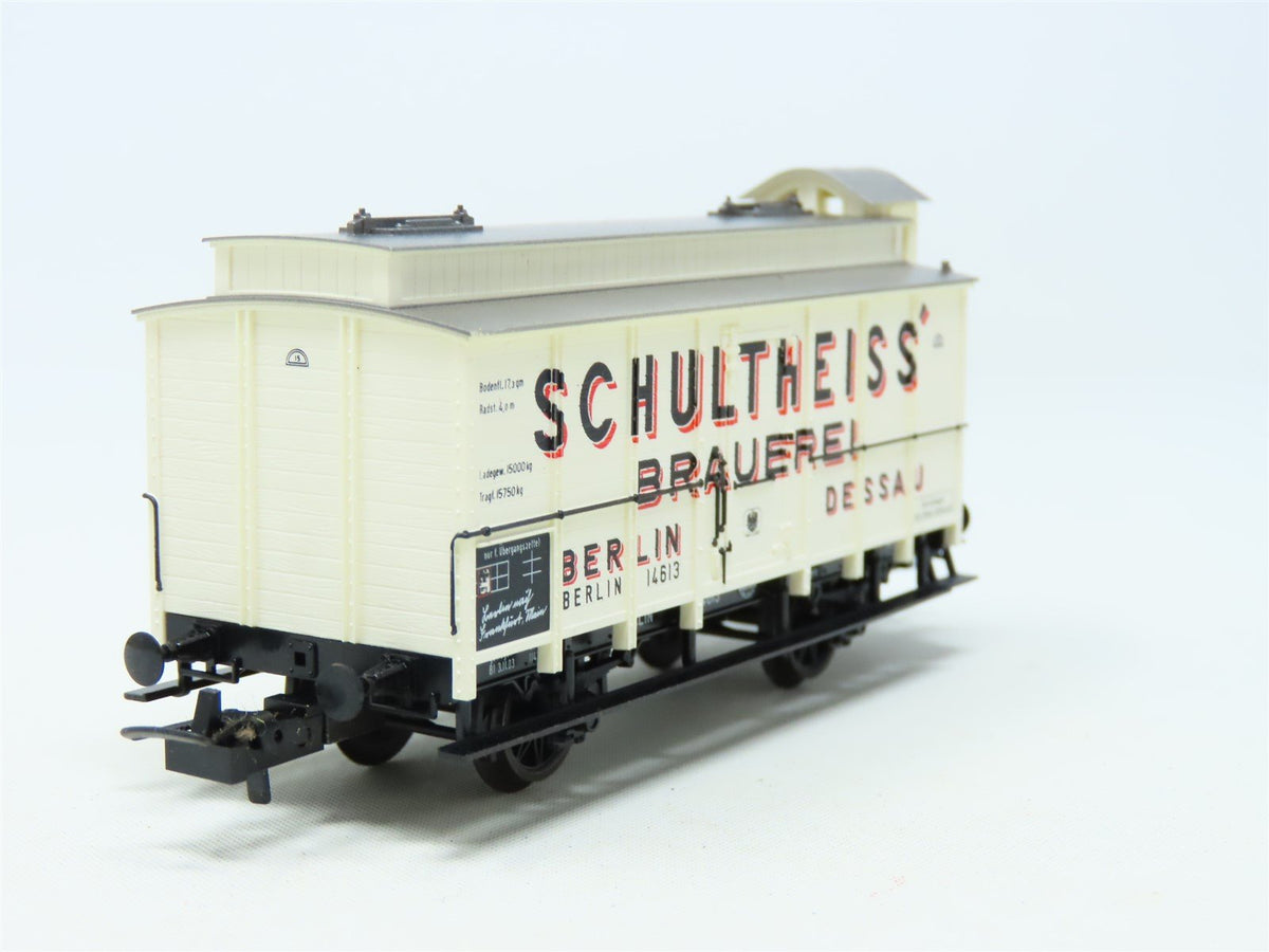 HO Scale Trix 52361851 Berlin &quot;Schultheiss&#39; Brauerei&quot; Beer Reefer #14613