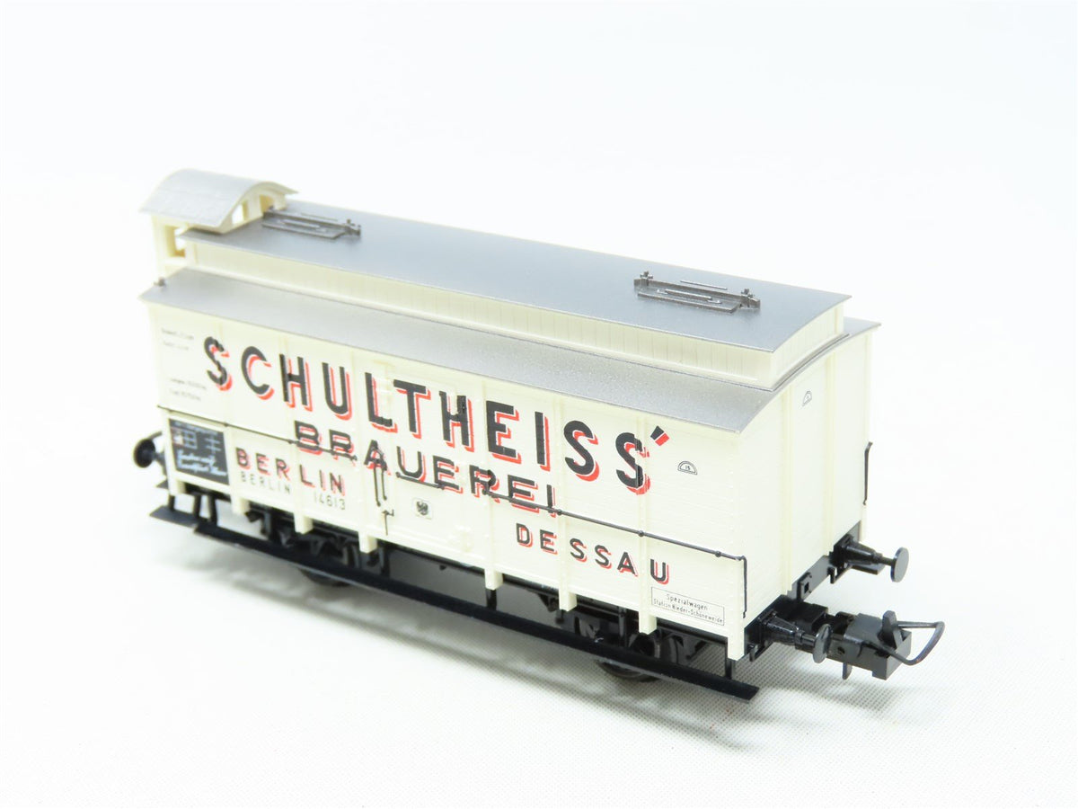 HO Scale Trix 52361851 Berlin &quot;Schultheiss&#39; Brauerei&quot; Beer Reefer #14613